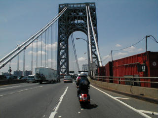 scoot.net: Manhattan Bridge Run 2002 pictures from David Schuttenberg 